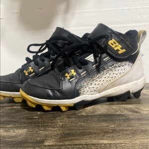 Under Armour Size 3 Cleats